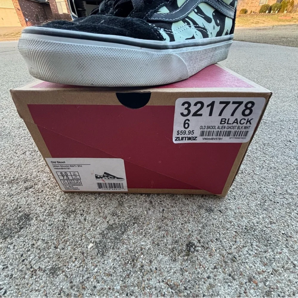 Vans Glow in the Dark Alien Old Skool Sneakers - Picture 4 of 6